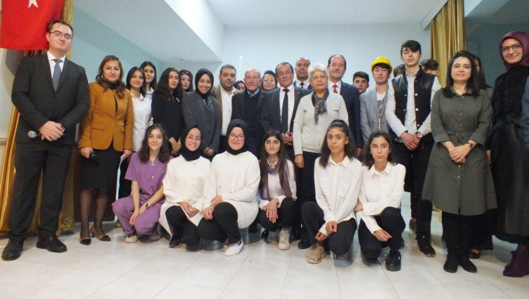 Yaşar Çelik Çok Programlı Anadolu Lisesince Gerçekleştirilen 24 Kasım Öğretmenler Günü Programı Göz Doldurdu.