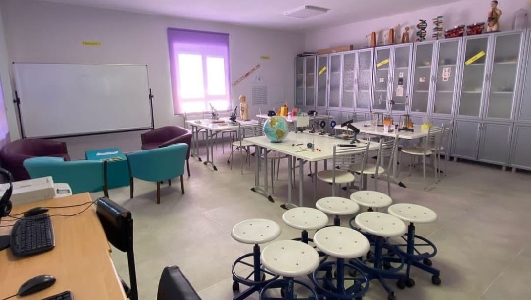 Yaşar Çelik Çok Programlı Anadolu Lisesi'nde kurulan yenilikçi öğrenme laboratuvarı ''ÇAĞÖTESİ'' 