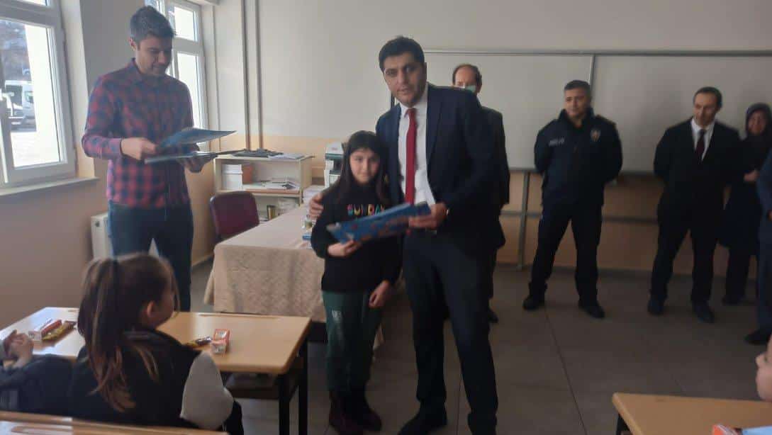 2022-2023 Eğitim Öğretim Yılı 1.Dönem Karne Töreni Mehmet Çelik Ortaokulunda gerçekleşti.